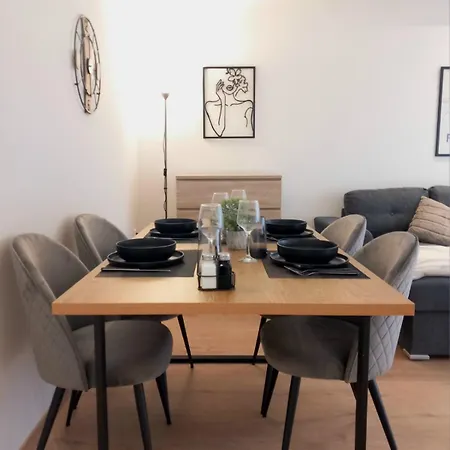3 Bedroom Luxury Living Apartment *