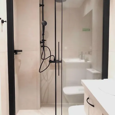 3 Bedroom Luxury Living Apartment *